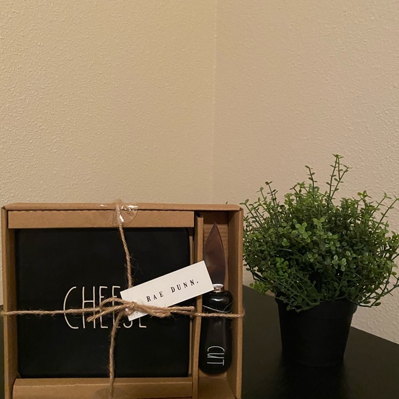 Rae Dunn cheese plate and knife set - Picture 2 of 5